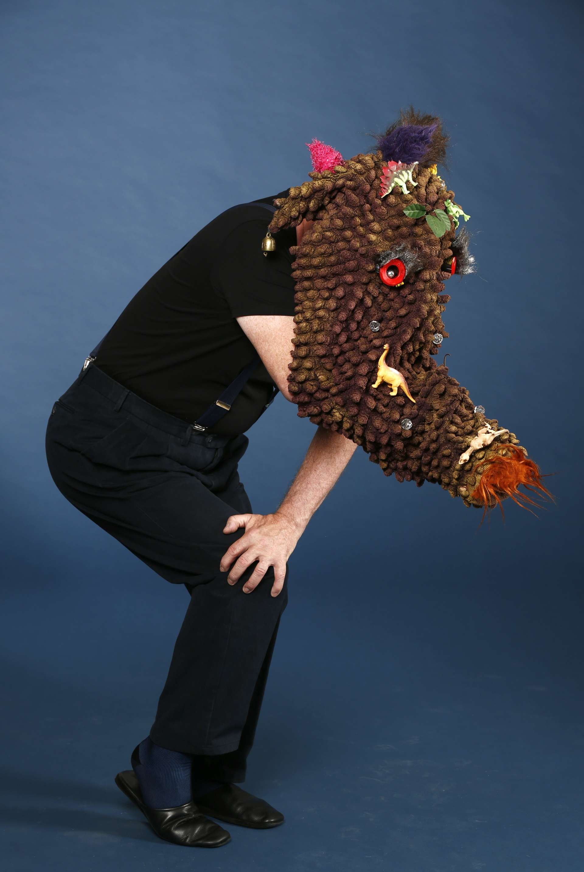 Damien Bouvet enfile le costume d'un drôle d'animal. 