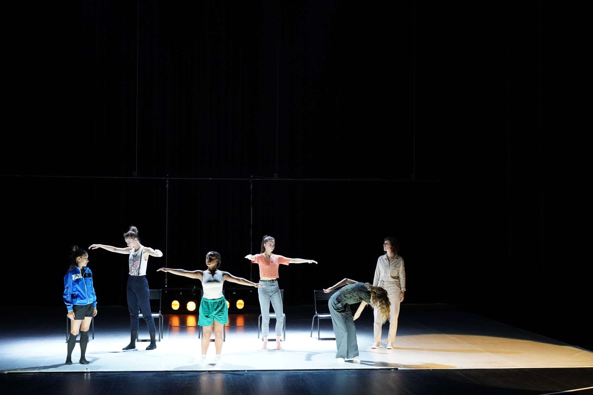 Les 6 danseuses du spectacle Promesse sur scène 