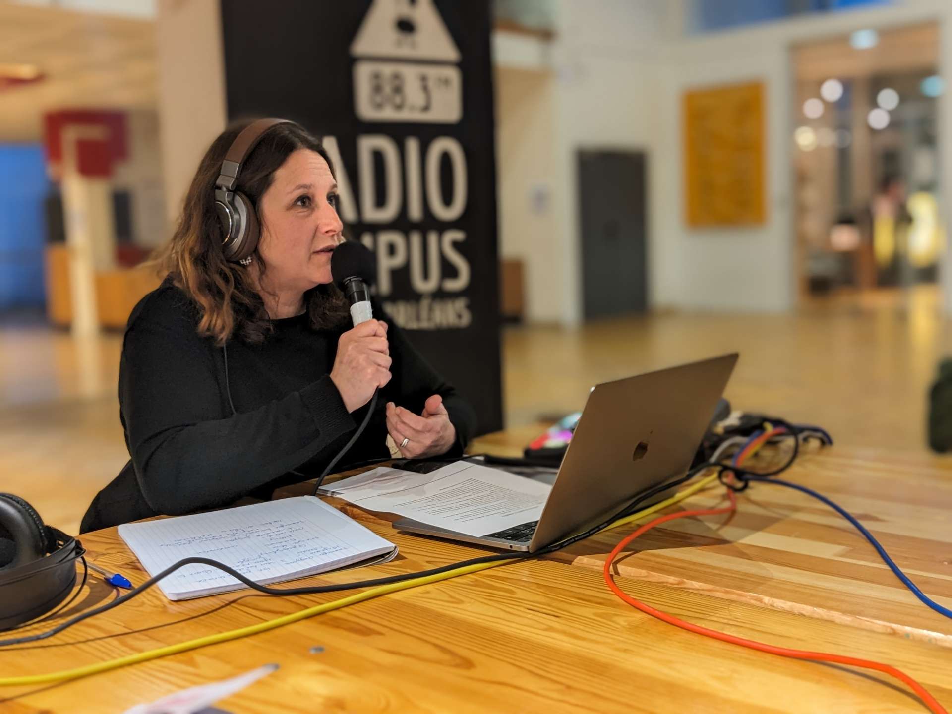 Viviane Berreur, journaliste de Radio Campus Orléans, pose sa question