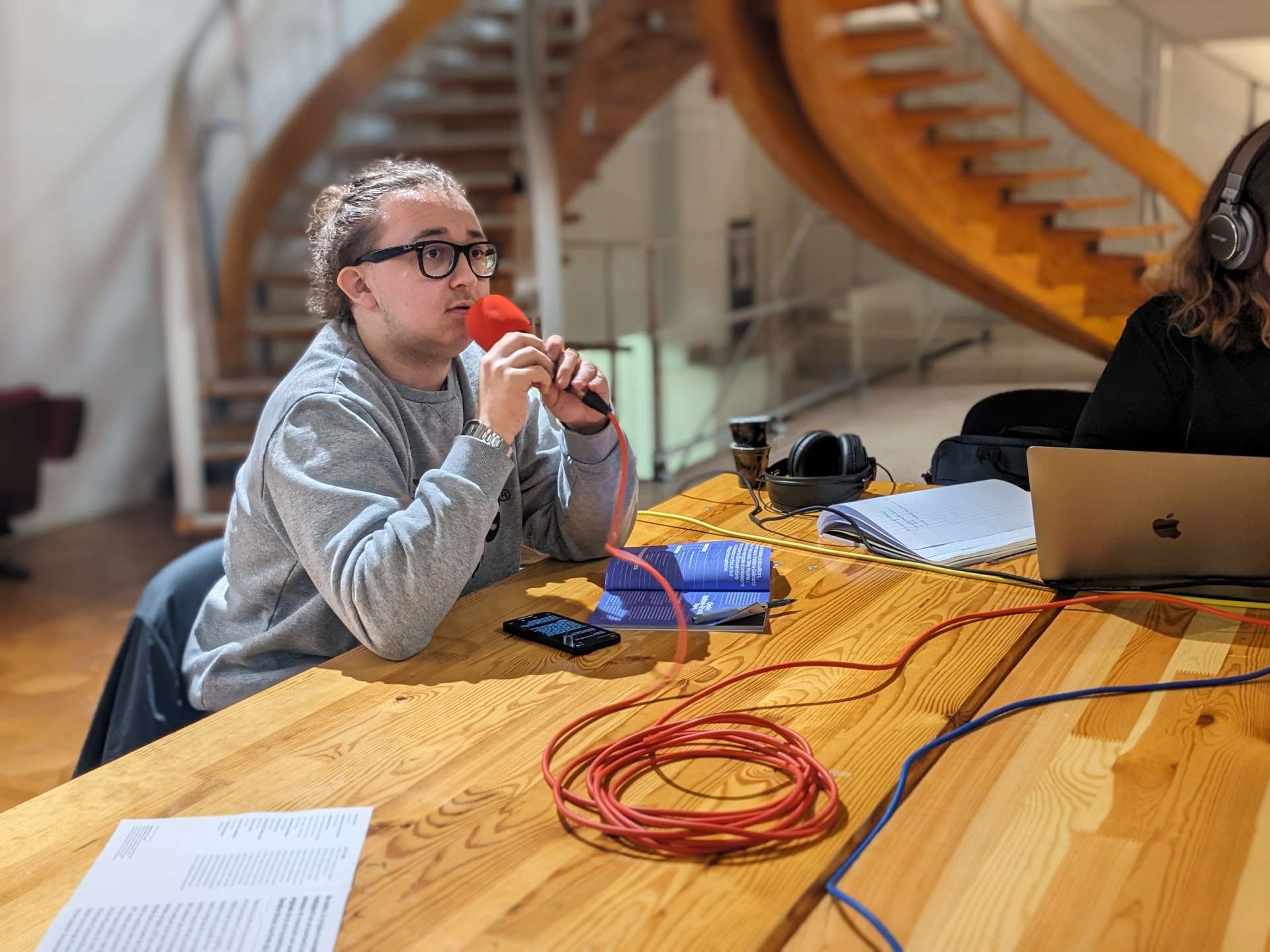 Lucas, journaliste de Radio Campus Orléans, pose sa question
