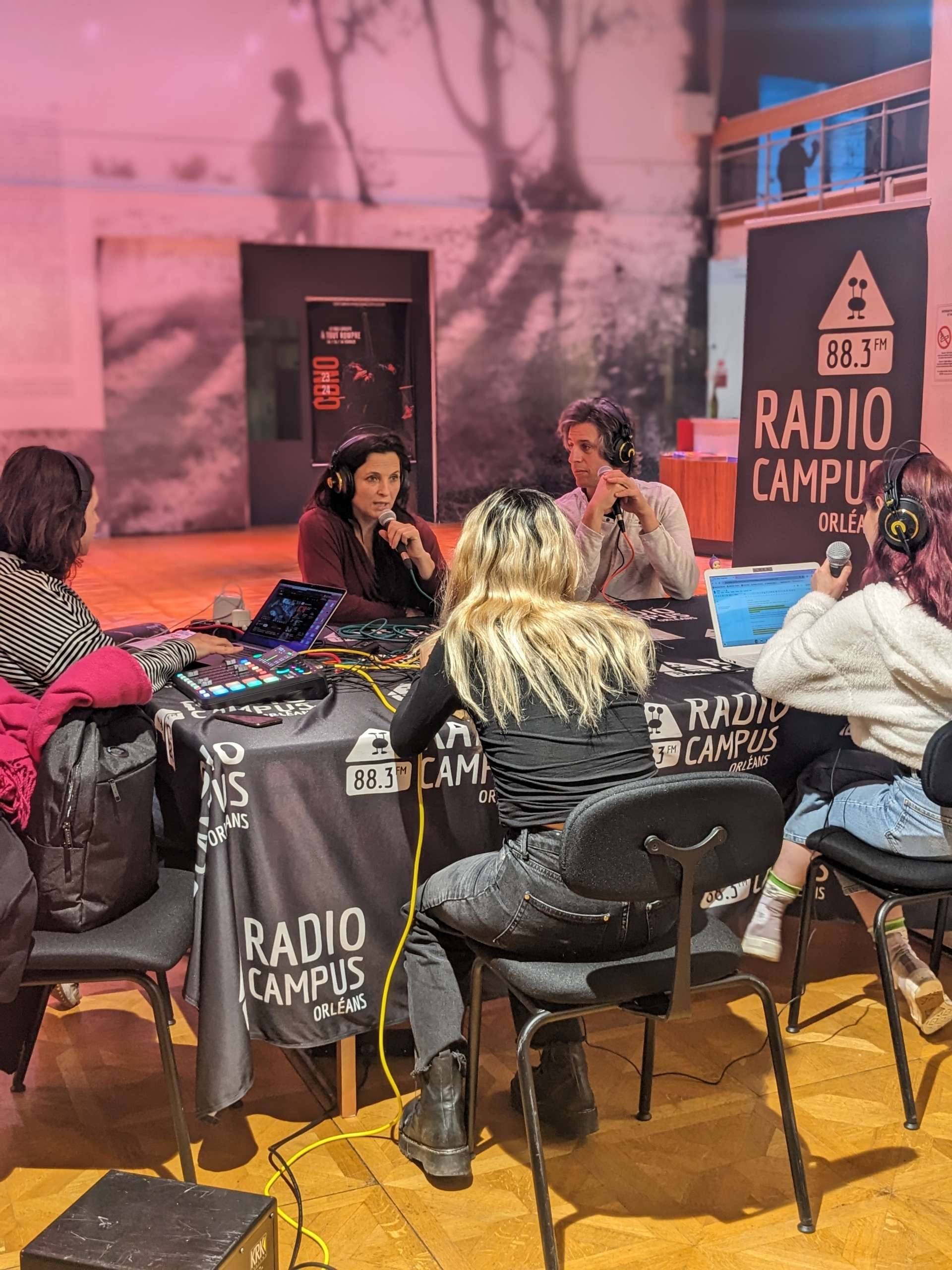Plateau Radio Campus Orléans avec les créateurs de Baro d’evel : Camille Decourtye et Blaï Mateu Trias.