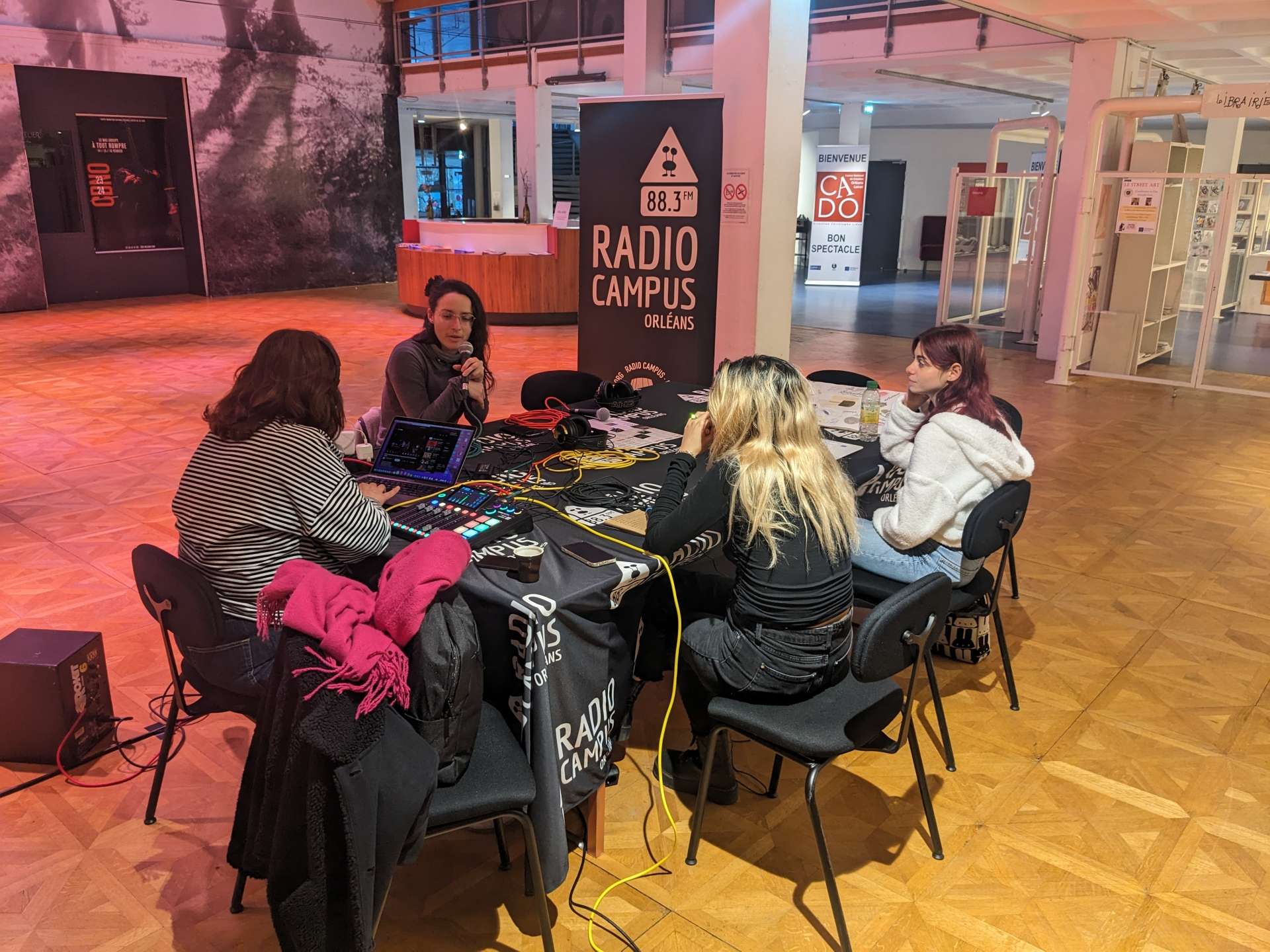 Plateau Radio Campus Orléans avec Salomé Lelait, chargée des relations avec le public pour le Théâtre d'Orléans / Scène nationale. 