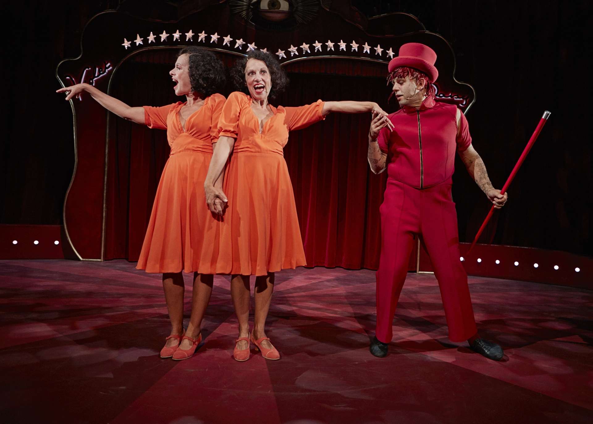 Les soeurs siamoises Violet et Daisy Hilton sont adultes