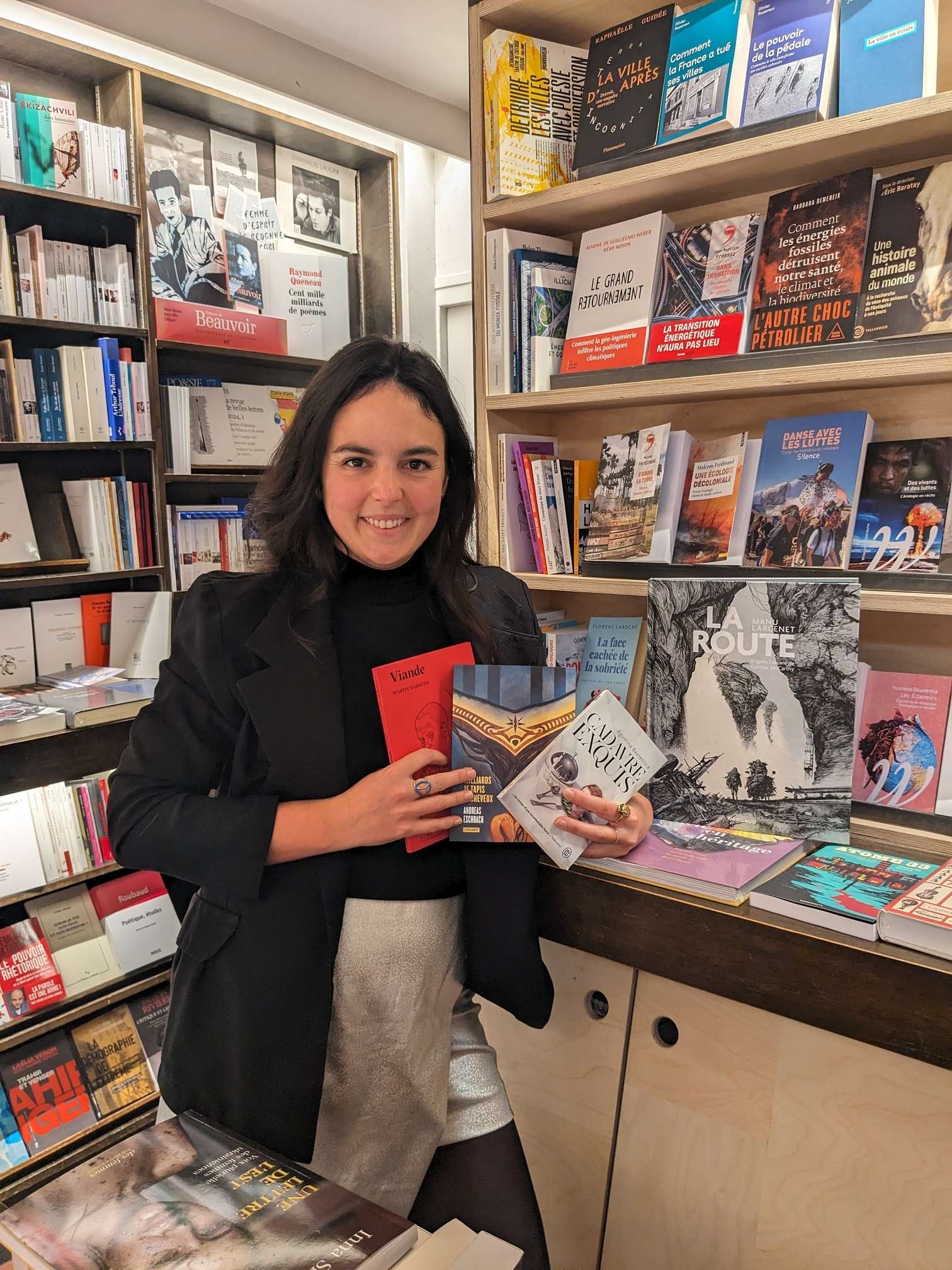 Deborah Vedel, libraire chez Les Temps Modernes à Orléans, présente sa sélection de livre en lien avec le spectacle "Le Ring de Katharsy" de Alice Laloy. 
