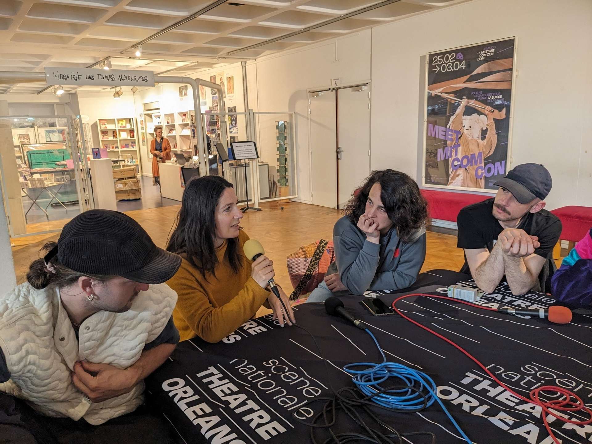 Maxime, Dominique, Marion et Antoine, interprètes du spectacle Le Ring de Katharsy sur le plateau de Radio Campus Orléans.