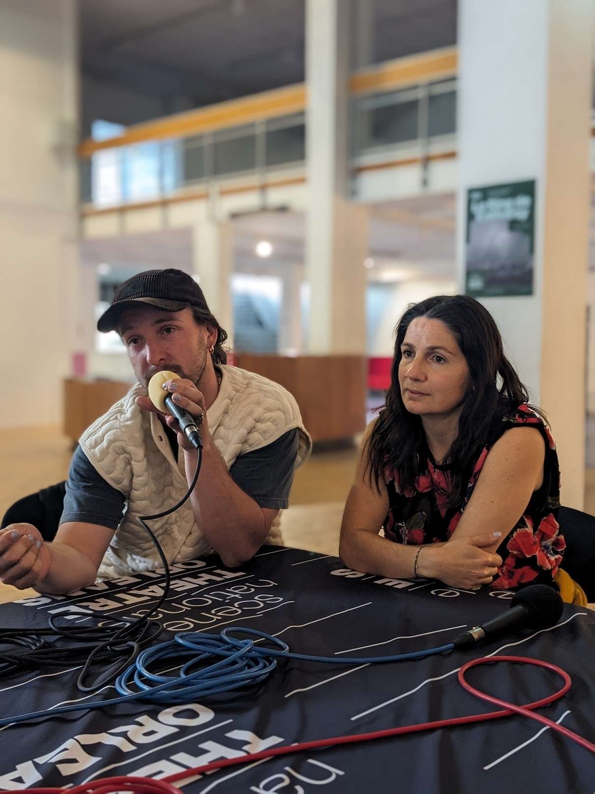 Maxime et Dominique, interprètes du spectacle Le Ring de Katharsy sur le plateau de Radio Campus Orléans.